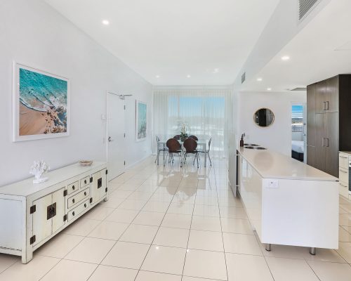 1-and-2-SeaView-Apartments-unit-3305-(7)
