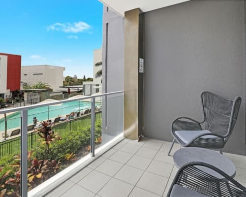 coolum-beach-1-or-2-bedroom-pool-view-apt-u-4208-1