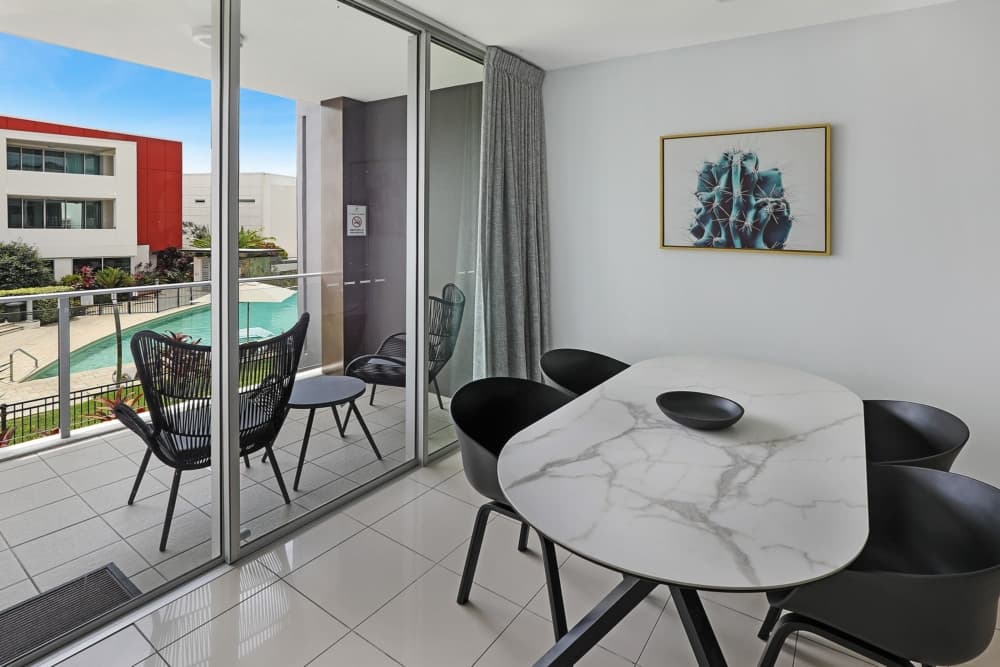 coolum-beach-1-or-2-bedroom-pool-view-apt-u-4208-5