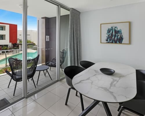 coolum-beach-1-or-2-bedroom-pool-view-apt-u-4208-5