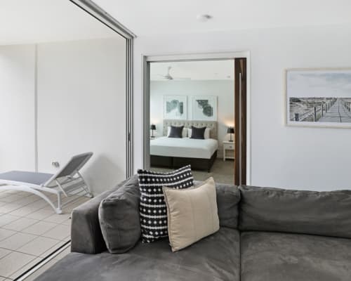 coolum-beach-1-or-2-bedroom-pool-view-apt-u-4208-6