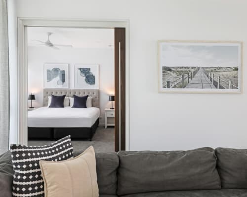 coolum-beach-1-or-2-bedroom-pool-view-apt-u-4208-7