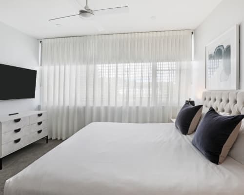 coolum-beach-1-or-2-bedroom-pool-view-apt-u-4208-9