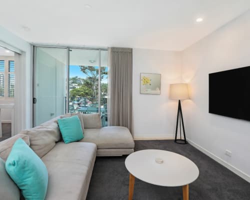 coolum-beach-1-or-2-bedroom-pool-view-room-4209 (6)