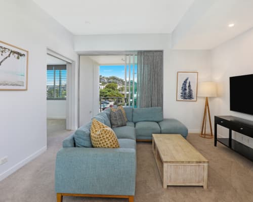 coolum-beach-1-or-2-bedroom-pool-view-room-4314 (5)